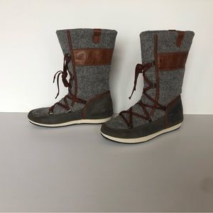 Tecnica Avenue II felt Moon Boots. Size 5. Perfect condition.
